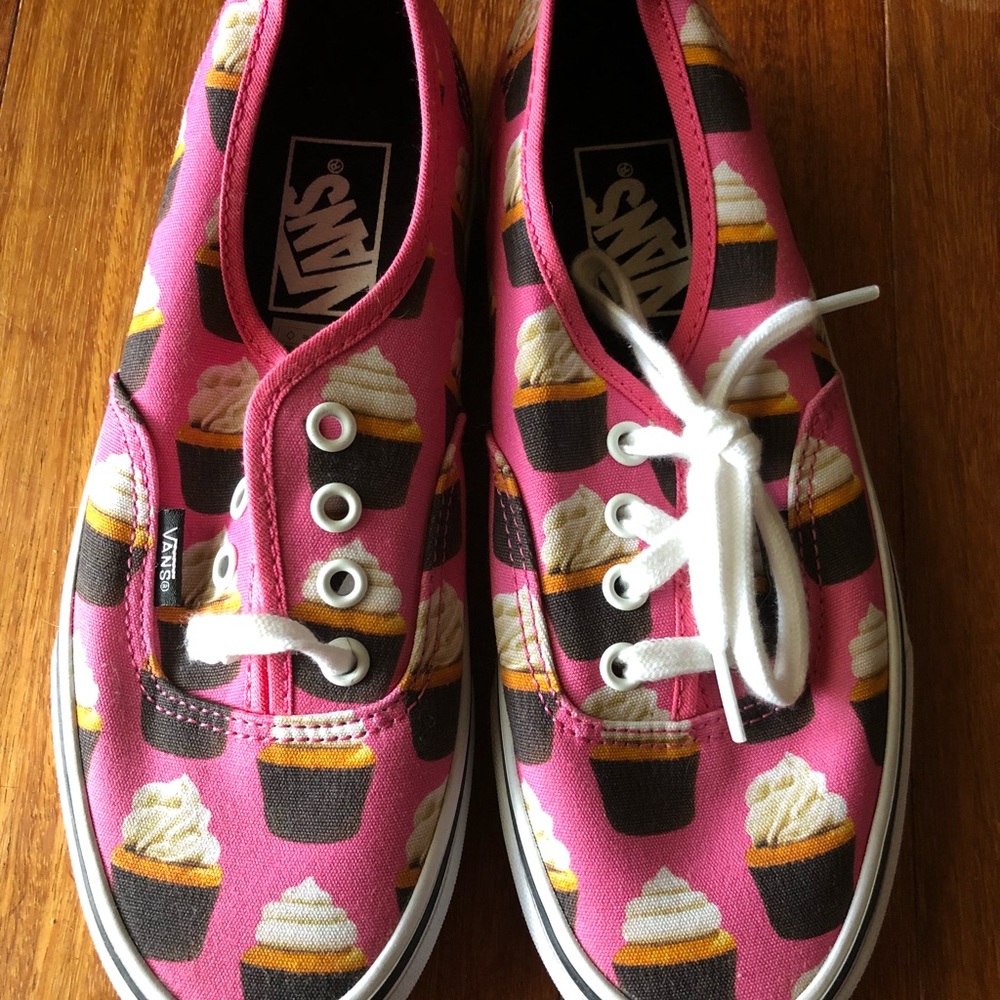 Brand new women’s/men’s CUPCAKE vans 6.5/5